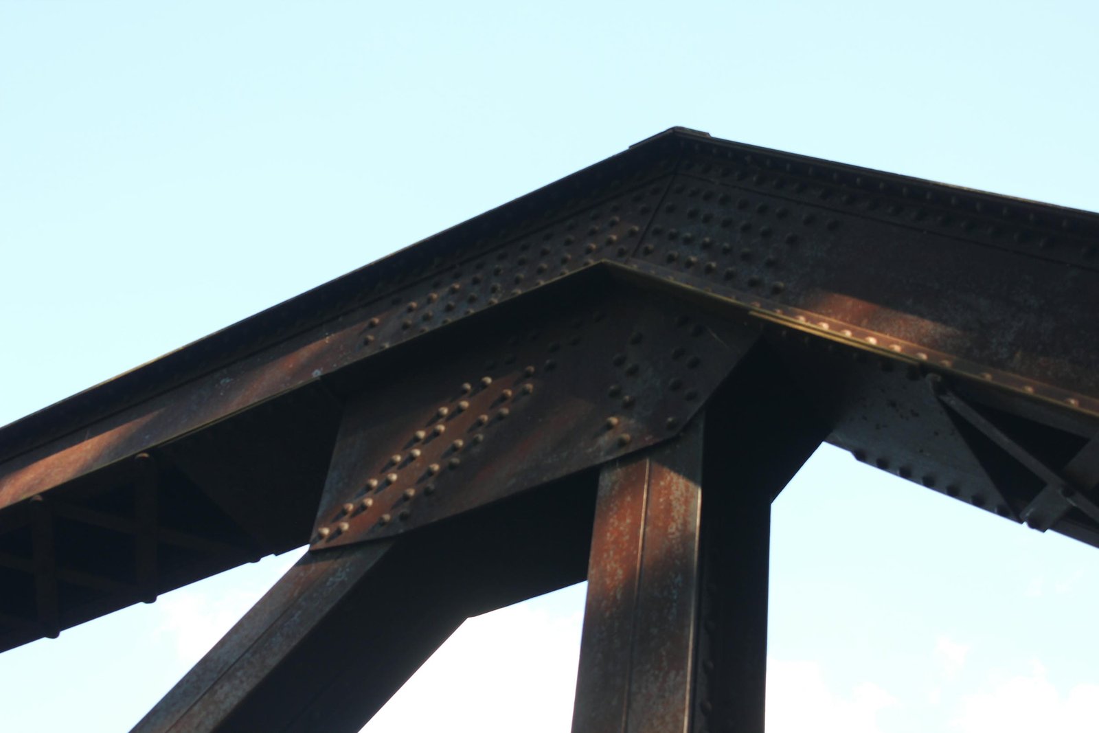 Upper angle connection